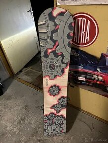 Snowboard 144cm včetně vázání