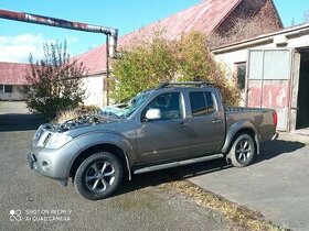 Nissan Navara D40 2,5 nafta automat,rv-15,140 kW,101 tis km