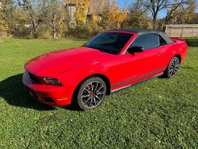 Ford Mustang 4,0 V6 cabrio, lehce poškozený