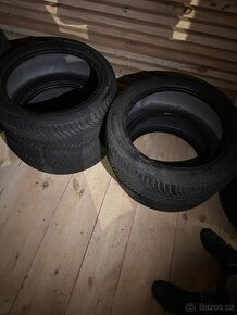 Sada celoročních pneu 245/45 R19 - Michelin