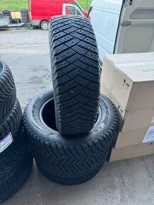 4Ks ALLTerain Pneu ARKTIK 215/65 R17 Goodyear 95%, Kodiaq