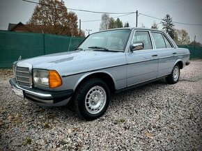 MERCEDES W123 240D 1MAJ TOP STAV BEZ KOROZE - ORIGINÁL