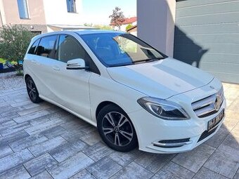 Mercedes Benz B(2014) 180i-90kW/SPORT/BI-XENON/107.000km