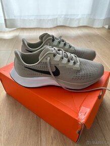 Nike Air Zoom Pegasus 37 - šedá 42