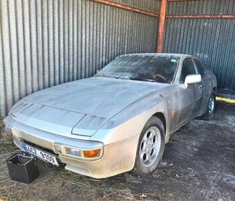 Porsche 944