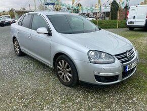 Vw Jetta 2.0i 16v 110kw automat alu kola + sada zimní pneu