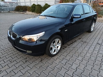 BMW e60 3.0i Benzín Sporty, výhřev, kafas, dynamic xenon