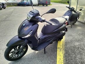 Piaggio Beverly 300 Deep Black