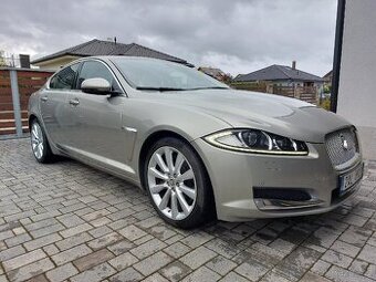 Jaguar XF 5.0 385 ps