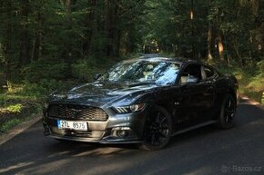 Ford Mustang 3,7 V6 2015, Manuál, Top Stav