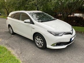 Toyota Auris 1.8i HYBRID, model 2019, naj.78xxx km