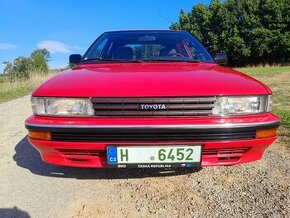 Veterán   Toyota  Corolla najeto 51600km  Rok 1990.