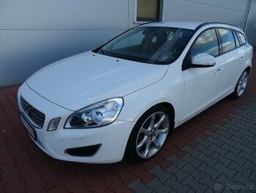 VOLVO V60 D5-228PS R-DESIGN PRAVIDELNÝ SERVIS - 1