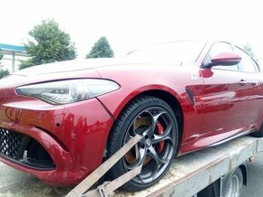 Alfa Romeo Giulia - DÍLY Z VOZU