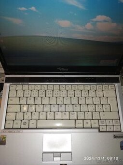 Prodám notebook Fujitsu Siemens - 1