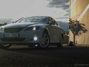 Lexus is 220d - 1