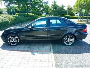 Mercedes-Benz C 220 CDI rok 2004