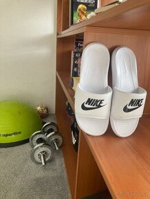 prodám sportovní pantofle Nike Victory One v bílé barvě