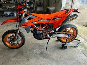 KTM 690 Enduro R 2023 Excellent Stav Supermoto Kola