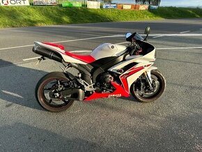 Yamaha R1 kapotáž