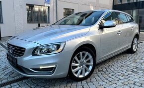 VOLVO V60 2.0D4 120KW 5VÁLCE SUMMUM-KUŽE-NAVI-VIRTUÁ-PDC