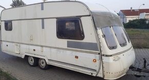 Dvouosý Anglický Karavan Swift 530 na pevné stání