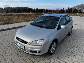 Ford Focus 1.6i 74Kw Style - Klima - ALU