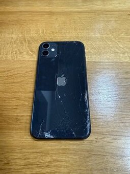 iPhone 11 s příslušenstvím - 1