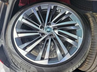 NOVÉ 19" Škoda VERITATE original Superb 4 IV 3P 2025 ET44