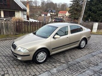 SKODA OCTAVIA 1.6 MPI BOHATÁ VÝBAVA PLNÝ SERVIS