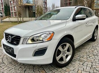 VOLVO XC60 2.4D5 R-DESIGN 151KW 4x4 AUT-NAVI-KUŽE-TAŽNÉ-XENO