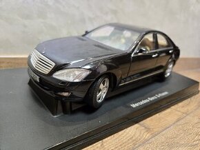 Mercedes Benz W221 S500 AutoArt S-Klasse 1:18 - 1