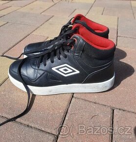 Chlapecké boty UMBRO vel. EU 42,5