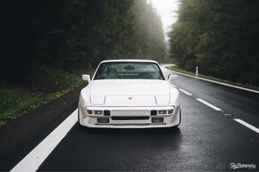 Porsche 944