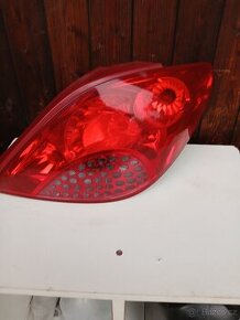 Padni prava lampa Peugeot 207 cena 400kc