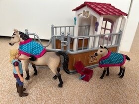 Schleich mini stáj - 1