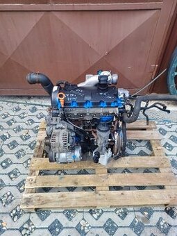 Motor 1,9 tdi typ AXB Transporter T5