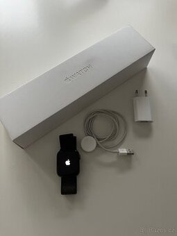 Apple Watch series 4 44mm Space Grey / black sport loop