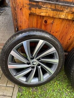 Alu kola 5x112 r18 Octavia 4