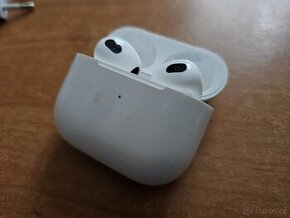 Apple AirPods 2021 (lightning verze)