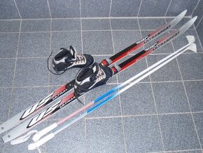 SUPER DĚTSKÝ SET BĚŽKY 147 CM+BOTY VEL.37+HŮLKY 120 CM