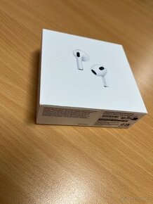 AirPods (3. generace) s Lightning nabíjecím pouzdrem - 1