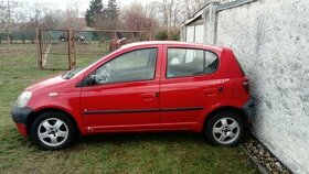 Prodám díly na Toyotu Yaris 1.0 VVTi 50 kw, r.v. 2000