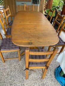 Rozkládací jídelní stůl + 8 židlí