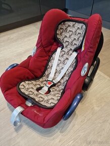 Maxi Cosi CabrioFix s elektrickou zakladnou FamilyFix