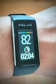 Fitness náramek Polar a360 SLEVA 80% - 1