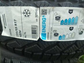 pneu 235/55 R17 - 1