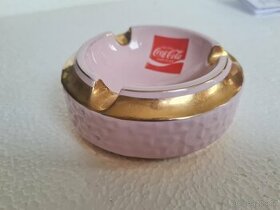 Popelník růžový porcelán, reklama  Coca-Cola. - 1