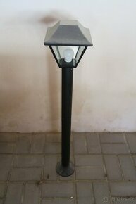 Stojanová zahradní lampa nepoužitá výškacca 90 cm