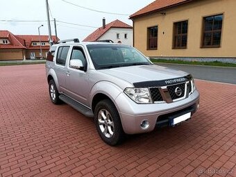 Nissan Pathfinder přední nárazník